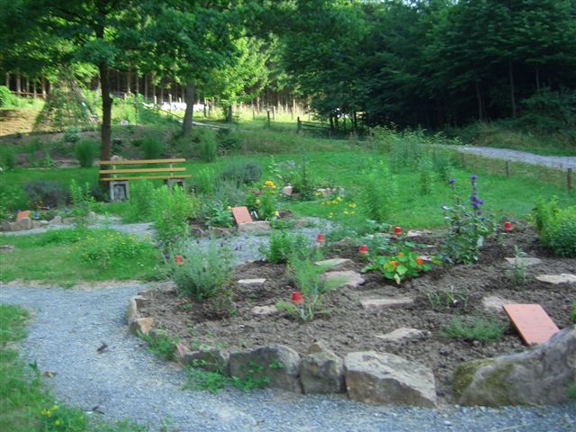 Ein Bild vom Kräutergarten im Juli 2001