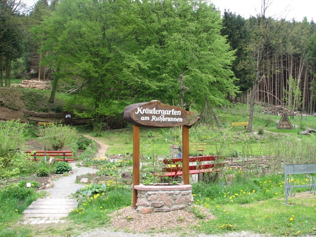 Der Kräutergarten am Ruhbrunnen Ende April 2010