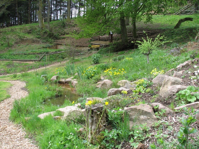 Der Kräutergarten am Ruhbrunnen Ende April 2010 - hinterer Bereich