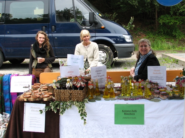 Kräuterseife, Selbstgemachtes aus Kräutern von Christiane Schultes aus Bessenbach