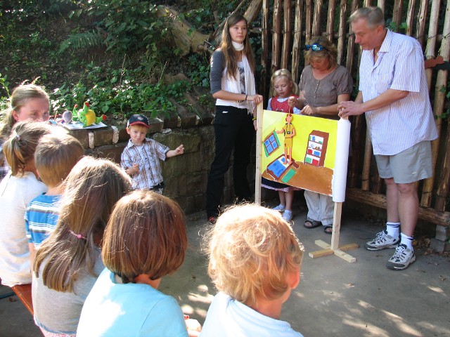 Märchenstunde für Kinder im Kräutergarten am Ruhbrunnen